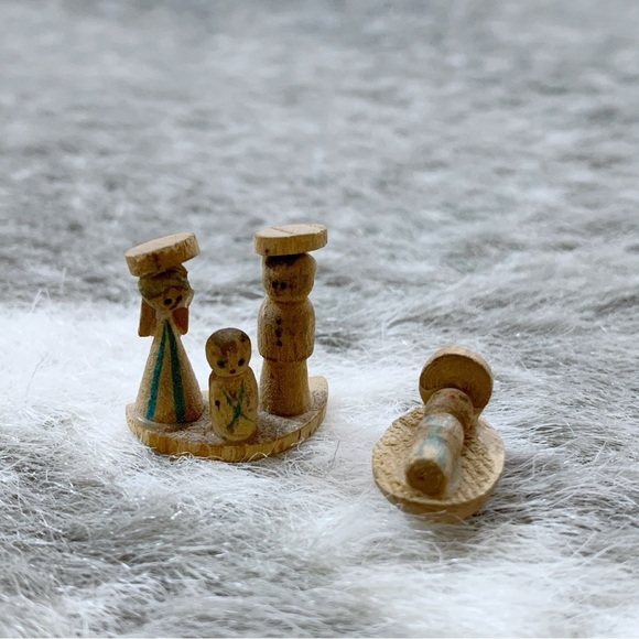 Vintage Tiny Miniature Holy Family - Picture 5 of 10